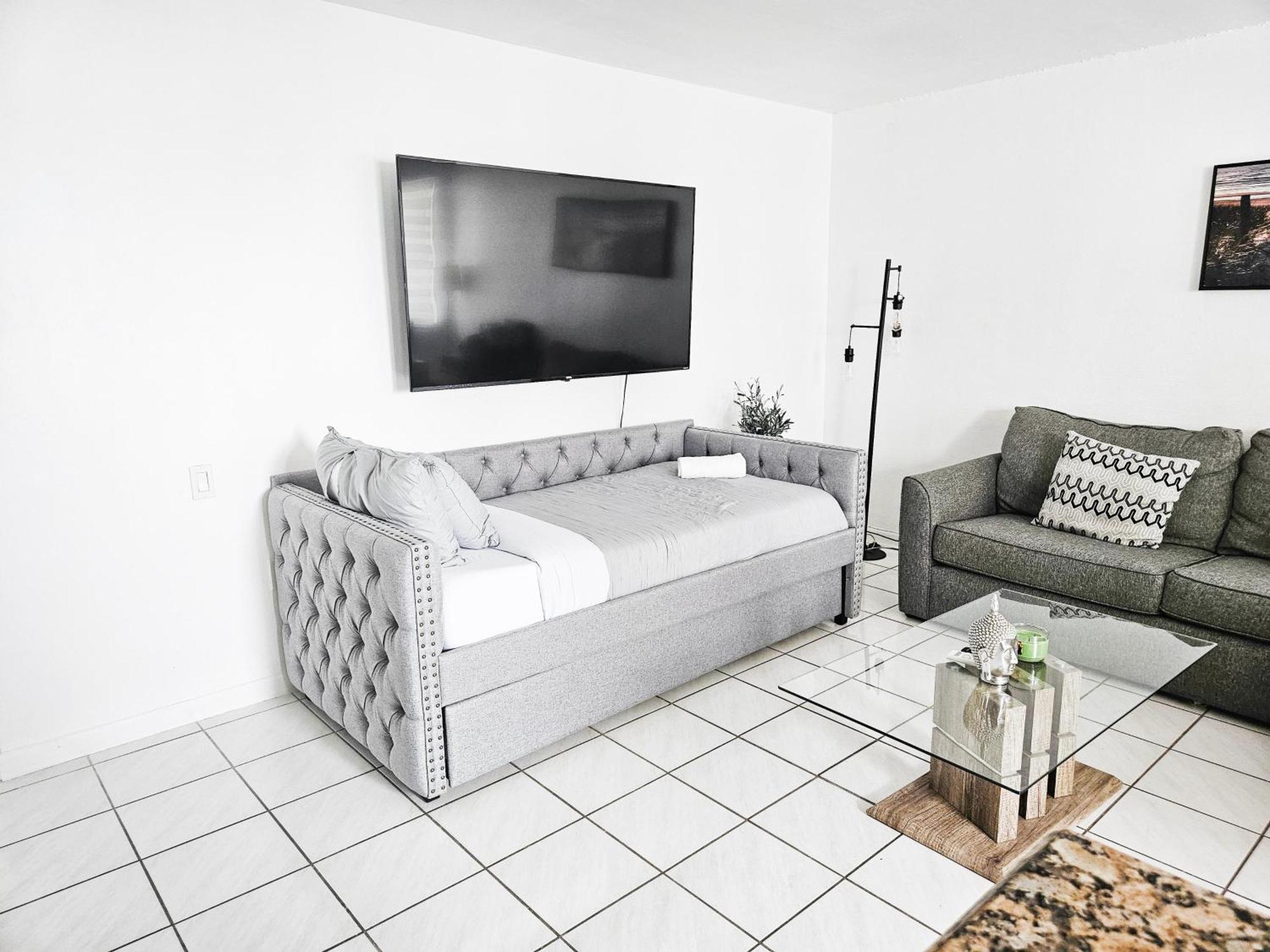 Bayfront Apartment Breathtaking Views- One Bedroom W Balcony- Living Room -Free Parking Miami Beach Exterior foto